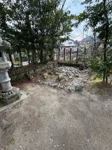 須佐神社の{uncategorized: "未分類", other: "その他", undefined: "問題あり", building: "その他建物", grave: "お墓", sacred_gate: "鳥居", guardian: "狛犬", statue: "像", buddha: "仏像", history: "歴史", nature: "自然", garden: "庭園", animal: "動物", pagoda: "塔", temizu: "手水舎", mountain_gate: "山門・神門", sanctuary: "本殿・本堂", subordinate: "末社・摂社", art: "芸術", scenery: "景色", jizo: "地蔵", ema: "絵馬", goshuin: "御朱印", omikuji: "おみくじ", items: "授与品その他", amulet: "お守り", goshuincho: "御朱印帳", eats: "食事", festival: "お祭り", votive_dance: "神楽", shichigosan: "七五三参", wedding: "結婚式", experience: "体験その他", initially: "初詣", around: "周辺", anti_infection: "感染症対策"}