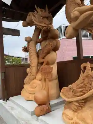 諏訪神社の{uncategorized: "未分類", other: "その他", undefined: "問題あり", building: "その他建物", grave: "お墓", sacred_gate: "鳥居", guardian: "狛犬", statue: "像", buddha: "仏像", history: "歴史", nature: "自然", garden: "庭園", animal: "動物", pagoda: "塔", temizu: "手水舎", mountain_gate: "山門・神門", sanctuary: "本殿・本堂", subordinate: "末社・摂社", art: "芸術", scenery: "景色", jizo: "地蔵", ema: "絵馬", goshuin: "御朱印", omikuji: "おみくじ", items: "授与品その他", amulet: "お守り", goshuincho: "御朱印帳", eats: "食事", festival: "お祭り", votive_dance: "神楽", shichigosan: "七五三参", wedding: "結婚式", experience: "体験その他", initially: "初詣", around: "周辺", anti_infection: "感染症対策"}