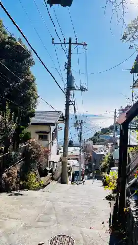 伊豆山神社の{uncategorized: "未分類", other: "その他", undefined: "問題あり", building: "その他建物", grave: "お墓", sacred_gate: "鳥居", guardian: "狛犬", statue: "像", buddha: "仏像", history: "歴史", nature: "自然", garden: "庭園", animal: "動物", pagoda: "塔", temizu: "手水舎", mountain_gate: "山門・神門", sanctuary: "本殿・本堂", subordinate: "末社・摂社", art: "芸術", scenery: "景色", jizo: "地蔵", ema: "絵馬", goshuin: "御朱印", omikuji: "おみくじ", items: "授与品その他", amulet: "お守り", goshuincho: "御朱印帳", eats: "食事", festival: "お祭り", votive_dance: "神楽", shichigosan: "七五三参", wedding: "結婚式", experience: "体験その他", initially: "初詣", around: "周辺", anti_infection: "感染症対策"}