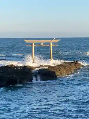 大洗磯前神社の{uncategorized: "未分類", other: "その他", undefined: "問題あり", building: "その他建物", grave: "お墓", sacred_gate: "鳥居", guardian: "狛犬", statue: "像", buddha: "仏像", history: "歴史", nature: "自然", garden: "庭園", animal: "動物", pagoda: "塔", temizu: "手水舎", mountain_gate: "山門・神門", sanctuary: "本殿・本堂", subordinate: "末社・摂社", art: "芸術", scenery: "景色", jizo: "地蔵", ema: "絵馬", goshuin: "御朱印", omikuji: "おみくじ", items: "授与品その他", amulet: "お守り", goshuincho: "御朱印帳", eats: "食事", festival: "お祭り", votive_dance: "神楽", shichigosan: "七五三参", wedding: "結婚式", experience: "体験その他", initially: "初詣", around: "周辺", anti_infection: "感染症対策"}