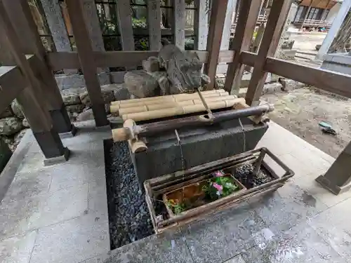 宇流冨志禰神社の手水舎