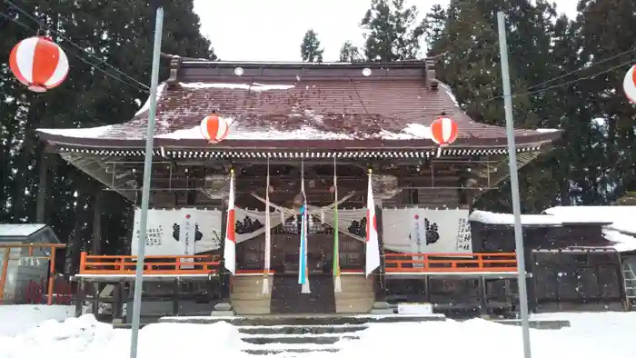 新山神社の本殿