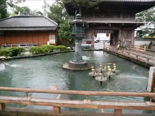 霊山寺の庭園