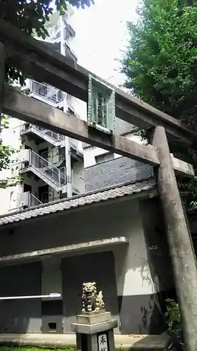 銀杏岡八幡神社の鳥居
