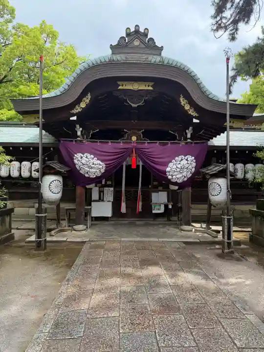 御霊神社(上御霊神社)の{uncategorized: "未分類", other: "その他", undefined: "問題あり", building: "その他建物", grave: "お墓", sacred_gate: "鳥居", guardian: "狛犬", statue: "像", buddha: "仏像", history: "歴史", nature: "自然", garden: "庭園", animal: "動物", pagoda: "塔", temizu: "手水舎", mountain_gate: "山門・神門", sanctuary: "本殿・本堂", subordinate: "末社・摂社", art: "芸術", scenery: "景色", jizo: "地蔵", ema: "絵馬", goshuin: "御朱印", omikuji: "おみくじ", items: "授与品その他", amulet: "お守り", goshuincho: "御朱印帳", eats: "食事", festival: "お祭り", votive_dance: "神楽", shichigosan: "七五三参", wedding: "結婚式", experience: "体験その他", initially: "初詣", around: "周辺", anti_infection: "感染症対策"}