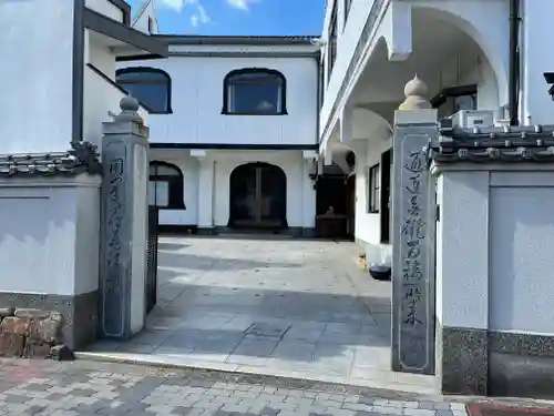 本壽寺（本寿寺）の山門・神門