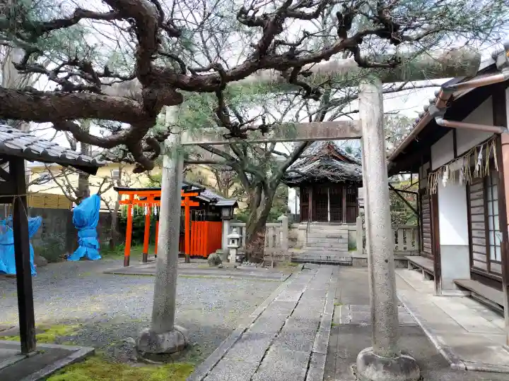 若宮神社の{uncategorized: "未分類", other: "その他", undefined: "問題あり", building: "その他建物", grave: "お墓", sacred_gate: "鳥居", guardian: "狛犬", statue: "像", buddha: "仏像", history: "歴史", nature: "自然", garden: "庭園", animal: "動物", pagoda: "塔", temizu: "手水舎", mountain_gate: "山門・神門", sanctuary: "本殿・本堂", subordinate: "末社・摂社", art: "芸術", scenery: "景色", jizo: "地蔵", ema: "絵馬", goshuin: "御朱印", omikuji: "おみくじ", items: "授与品その他", amulet: "お守り", goshuincho: "御朱印帳", eats: "食事", festival: "お祭り", votive_dance: "神楽", shichigosan: "七五三参", wedding: "結婚式", experience: "体験その他", initially: "初詣", around: "周辺", anti_infection: "感染症対策"}