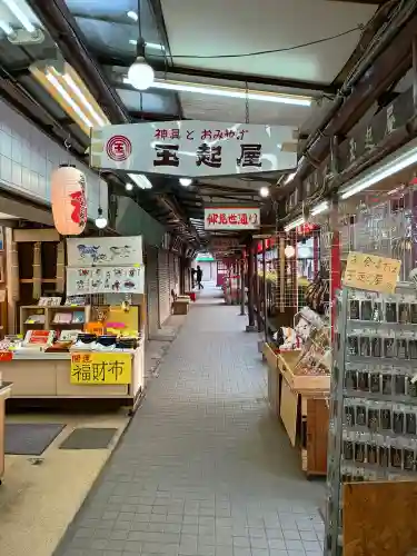 笠間稲荷神社の{uncategorized: "未分類", other: "その他", undefined: "問題あり", building: "その他建物", grave: "お墓", sacred_gate: "鳥居", guardian: "狛犬", statue: "像", buddha: "仏像", history: "歴史", nature: "自然", garden: "庭園", animal: "動物", pagoda: "塔", temizu: "手水舎", mountain_gate: "山門・神門", sanctuary: "本殿・本堂", subordinate: "末社・摂社", art: "芸術", scenery: "景色", jizo: "地蔵", ema: "絵馬", goshuin: "御朱印", omikuji: "おみくじ", items: "授与品その他", amulet: "お守り", goshuincho: "御朱印帳", eats: "食事", festival: "お祭り", votive_dance: "神楽", shichigosan: "七五三参", wedding: "結婚式", experience: "体験その他", initially: "初詣", around: "周辺", anti_infection: "感染症対策"}