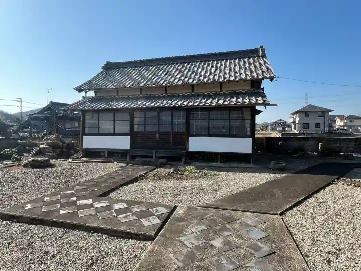 西光寺の{uncategorized: "未分類", other: "その他", undefined: "問題あり", building: "その他建物", grave: "お墓", sacred_gate: "鳥居", guardian: "狛犬", statue: "像", buddha: "仏像", history: "歴史", nature: "自然", garden: "庭園", animal: "動物", pagoda: "塔", temizu: "手水舎", mountain_gate: "山門・神門", sanctuary: "本殿・本堂", subordinate: "末社・摂社", art: "芸術", scenery: "景色", jizo: "地蔵", ema: "絵馬", goshuin: "御朱印", omikuji: "おみくじ", items: "授与品その他", amulet: "お守り", goshuincho: "御朱印帳", eats: "食事", festival: "お祭り", votive_dance: "神楽", shichigosan: "七五三参", wedding: "結婚式", experience: "体験その他", initially: "初詣", around: "周辺", anti_infection: "感染症対策"}