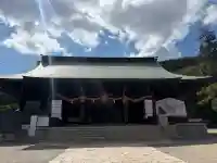 吉備津彦神社の{uncategorized: "未分類", other: "その他", undefined: "問題あり", building: "その他建物", grave: "お墓", sacred_gate: "鳥居", guardian: "狛犬", statue: "像", buddha: "仏像", history: "歴史", nature: "自然", garden: "庭園", animal: "動物", pagoda: "塔", temizu: "手水舎", mountain_gate: "山門・神門", sanctuary: "本殿・本堂", subordinate: "末社・摂社", art: "芸術", scenery: "景色", jizo: "地蔵", ema: "絵馬", goshuin: "御朱印", omikuji: "おみくじ", items: "授与品その他", amulet: "お守り", goshuincho: "御朱印帳", eats: "食事", festival: "お祭り", votive_dance: "神楽", shichigosan: "七五三参", wedding: "結婚式", experience: "体験その他", initially: "初詣", around: "周辺", anti_infection: "感染症対策"}