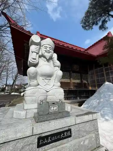 山王日枝神社の{uncategorized: "未分類", other: "その他", undefined: "問題あり", building: "その他建物", grave: "お墓", sacred_gate: "鳥居", guardian: "狛犬", statue: "像", buddha: "仏像", history: "歴史", nature: "自然", garden: "庭園", animal: "動物", pagoda: "塔", temizu: "手水舎", mountain_gate: "山門・神門", sanctuary: "本殿・本堂", subordinate: "末社・摂社", art: "芸術", scenery: "景色", jizo: "地蔵", ema: "絵馬", goshuin: "御朱印", omikuji: "おみくじ", items: "授与品その他", amulet: "お守り", goshuincho: "御朱印帳", eats: "食事", festival: "お祭り", votive_dance: "神楽", shichigosan: "七五三参", wedding: "結婚式", experience: "体験その他", initially: "初詣", around: "周辺", anti_infection: "感染症対策"}