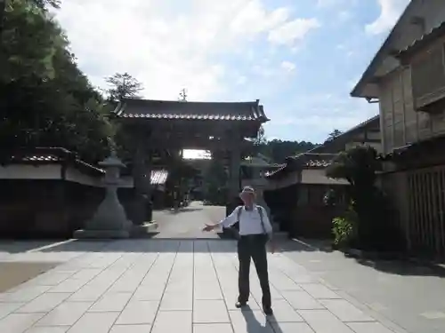 総持寺祖院の山門