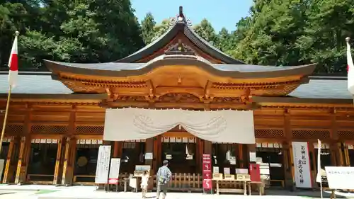 穂高神社本宮の本殿