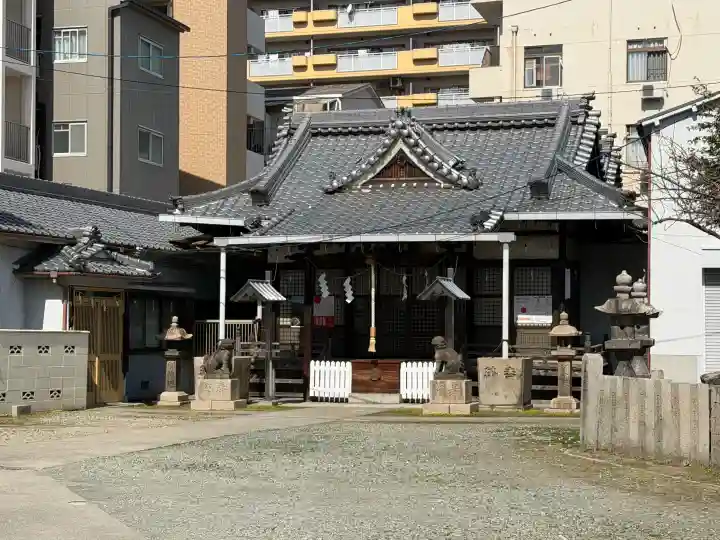 天神社の{uncategorized: "未分類", other: "その他", undefined: "問題あり", building: "その他建物", grave: "お墓", sacred_gate: "鳥居", guardian: "狛犬", statue: "像", buddha: "仏像", history: "歴史", nature: "自然", garden: "庭園", animal: "動物", pagoda: "塔", temizu: "手水舎", mountain_gate: "山門・神門", sanctuary: "本殿・本堂", subordinate: "末社・摂社", art: "芸術", scenery: "景色", jizo: "地蔵", ema: "絵馬", goshuin: "御朱印", omikuji: "おみくじ", items: "授与品その他", amulet: "お守り", goshuincho: "御朱印帳", eats: "食事", festival: "お祭り", votive_dance: "神楽", shichigosan: "七五三参", wedding: "結婚式", experience: "体験その他", initially: "初詣", around: "周辺", anti_infection: "感染症対策"}