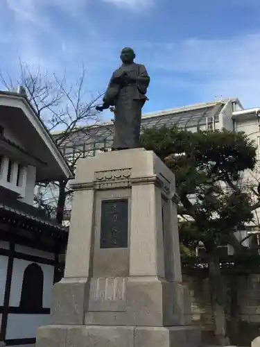 泉岳寺の像