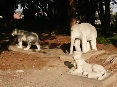 伊賀留我神社(北社)の像