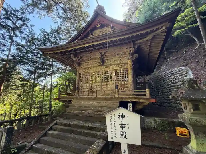 榛名神社の{uncategorized: "未分類", other: "その他", undefined: "問題あり", building: "その他建物", grave: "お墓", sacred_gate: "鳥居", guardian: "狛犬", statue: "像", buddha: "仏像", history: "歴史", nature: "自然", garden: "庭園", animal: "動物", pagoda: "塔", temizu: "手水舎", mountain_gate: "山門・神門", sanctuary: "本殿・本堂", subordinate: "末社・摂社", art: "芸術", scenery: "景色", jizo: "地蔵", ema: "絵馬", goshuin: "御朱印", omikuji: "おみくじ", items: "授与品その他", amulet: "お守り", goshuincho: "御朱印帳", eats: "食事", festival: "お祭り", votive_dance: "神楽", shichigosan: "七五三参", wedding: "結婚式", experience: "体験その他", initially: "初詣", around: "周辺", anti_infection: "感染症対策"}
