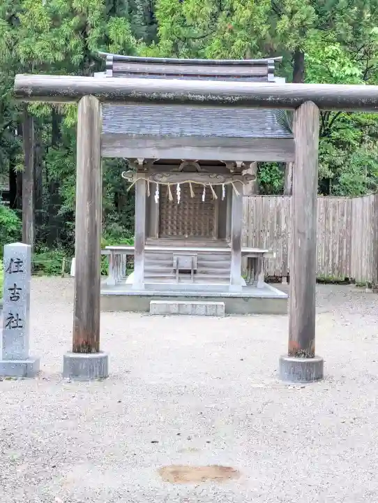 白山比咩神社の{uncategorized: "未分類", other: "その他", undefined: "問題あり", building: "その他建物", grave: "お墓", sacred_gate: "鳥居", guardian: "狛犬", statue: "像", buddha: "仏像", history: "歴史", nature: "自然", garden: "庭園", animal: "動物", pagoda: "塔", temizu: "手水舎", mountain_gate: "山門・神門", sanctuary: "本殿・本堂", subordinate: "末社・摂社", art: "芸術", scenery: "景色", jizo: "地蔵", ema: "絵馬", goshuin: "御朱印", omikuji: "おみくじ", items: "授与品その他", amulet: "お守り", goshuincho: "御朱印帳", eats: "食事", festival: "お祭り", votive_dance: "神楽", shichigosan: "七五三参", wedding: "結婚式", experience: "体験その他", initially: "初詣", around: "周辺", anti_infection: "感染症対策"}