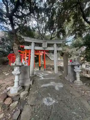 名島豊川稲荷神社の{uncategorized: "未分類", other: "その他", undefined: "問題あり", building: "その他建物", grave: "お墓", sacred_gate: "鳥居", guardian: "狛犬", statue: "像", buddha: "仏像", history: "歴史", nature: "自然", garden: "庭園", animal: "動物", pagoda: "塔", temizu: "手水舎", mountain_gate: "山門・神門", sanctuary: "本殿・本堂", subordinate: "末社・摂社", art: "芸術", scenery: "景色", jizo: "地蔵", ema: "絵馬", goshuin: "御朱印", omikuji: "おみくじ", items: "授与品その他", amulet: "お守り", goshuincho: "御朱印帳", eats: "食事", festival: "お祭り", votive_dance: "神楽", shichigosan: "七五三参", wedding: "結婚式", experience: "体験その他", initially: "初詣", around: "周辺", anti_infection: "感染症対策"}