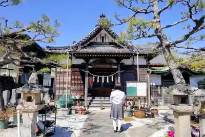 真正寺の{uncategorized: "未分類", other: "その他", undefined: "問題あり", building: "その他建物", grave: "お墓", sacred_gate: "鳥居", guardian: "狛犬", statue: "像", buddha: "仏像", history: "歴史", nature: "自然", garden: "庭園", animal: "動物", pagoda: "塔", temizu: "手水舎", mountain_gate: "山門・神門", sanctuary: "本殿・本堂", subordinate: "末社・摂社", art: "芸術", scenery: "景色", jizo: "地蔵", ema: "絵馬", goshuin: "御朱印", omikuji: "おみくじ", items: "授与品その他", amulet: "お守り", goshuincho: "御朱印帳", eats: "食事", festival: "お祭り", votive_dance: "神楽", shichigosan: "七五三参", wedding: "結婚式", experience: "体験その他", initially: "初詣", around: "周辺", anti_infection: "感染症対策"}