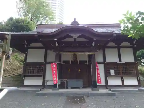 白旗神社の本殿・本堂