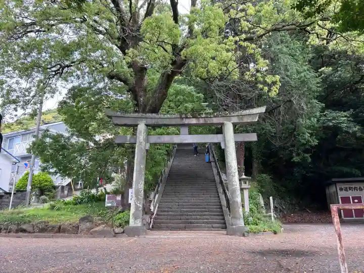 伊豆山神社の{uncategorized: "未分類", other: "その他", undefined: "問題あり", building: "その他建物", grave: "お墓", sacred_gate: "鳥居", guardian: "狛犬", statue: "像", buddha: "仏像", history: "歴史", nature: "自然", garden: "庭園", animal: "動物", pagoda: "塔", temizu: "手水舎", mountain_gate: "山門・神門", sanctuary: "本殿・本堂", subordinate: "末社・摂社", art: "芸術", scenery: "景色", jizo: "地蔵", ema: "絵馬", goshuin: "御朱印", omikuji: "おみくじ", items: "授与品その他", amulet: "お守り", goshuincho: "御朱印帳", eats: "食事", festival: "お祭り", votive_dance: "神楽", shichigosan: "七五三参", wedding: "結婚式", experience: "体験その他", initially: "初詣", around: "周辺", anti_infection: "感染症対策"}