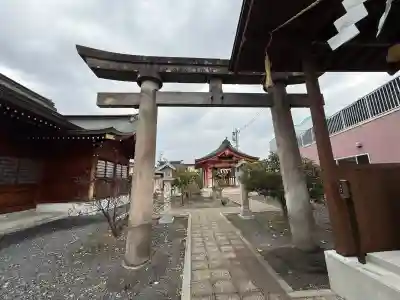 諏訪神社の{uncategorized: "未分類", other: "その他", undefined: "問題あり", building: "その他建物", grave: "お墓", sacred_gate: "鳥居", guardian: "狛犬", statue: "像", buddha: "仏像", history: "歴史", nature: "自然", garden: "庭園", animal: "動物", pagoda: "塔", temizu: "手水舎", mountain_gate: "山門・神門", sanctuary: "本殿・本堂", subordinate: "末社・摂社", art: "芸術", scenery: "景色", jizo: "地蔵", ema: "絵馬", goshuin: "御朱印", omikuji: "おみくじ", items: "授与品その他", amulet: "お守り", goshuincho: "御朱印帳", eats: "食事", festival: "お祭り", votive_dance: "神楽", shichigosan: "七五三参", wedding: "結婚式", experience: "体験その他", initially: "初詣", around: "周辺", anti_infection: "感染症対策"}