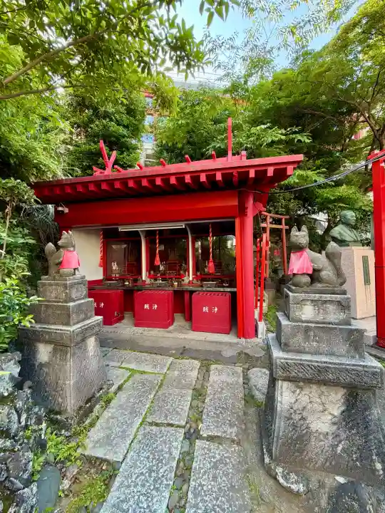 開運出世稲荷(延命院境内社)の{uncategorized: "未分類", other: "その他", undefined: "問題あり", building: "その他建物", grave: "お墓", sacred_gate: "鳥居", guardian: "狛犬", statue: "像", buddha: "仏像", history: "歴史", nature: "自然", garden: "庭園", animal: "動物", pagoda: "塔", temizu: "手水舎", mountain_gate: "山門・神門", sanctuary: "本殿・本堂", subordinate: "末社・摂社", art: "芸術", scenery: "景色", jizo: "地蔵", ema: "絵馬", goshuin: "御朱印", omikuji: "おみくじ", items: "授与品その他", amulet: "お守り", goshuincho: "御朱印帳", eats: "食事", festival: "お祭り", votive_dance: "神楽", shichigosan: "七五三参", wedding: "結婚式", experience: "体験その他", initially: "初詣", around: "周辺", anti_infection: "感染症対策"}