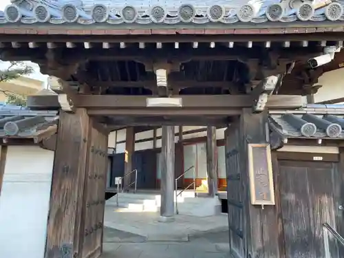 正徳寺の山門