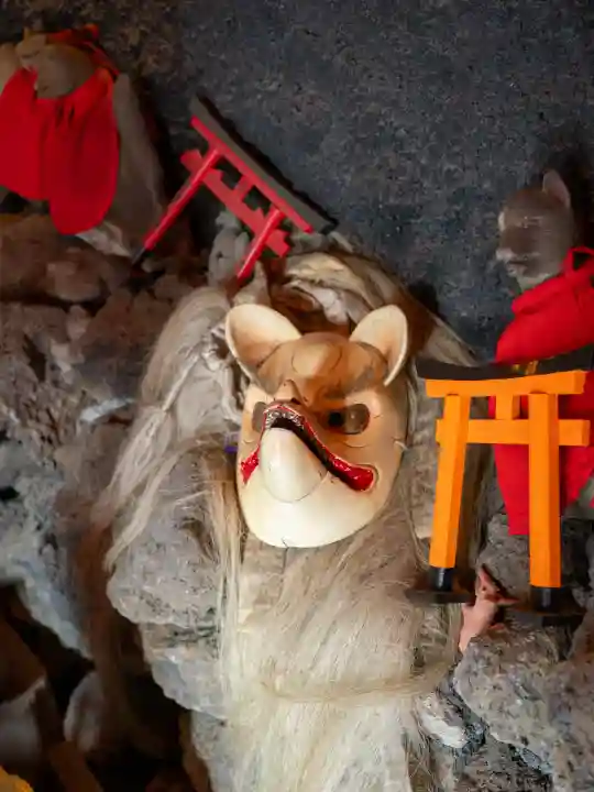 東京羽田 穴守稲荷神社の{uncategorized: "未分類", other: "その他", undefined: "問題あり", building: "その他建物", grave: "お墓", sacred_gate: "鳥居", guardian: "狛犬", statue: "像", buddha: "仏像", history: "歴史", nature: "自然", garden: "庭園", animal: "動物", pagoda: "塔", temizu: "手水舎", mountain_gate: "山門・神門", sanctuary: "本殿・本堂", subordinate: "末社・摂社", art: "芸術", scenery: "景色", jizo: "地蔵", ema: "絵馬", goshuin: "御朱印", omikuji: "おみくじ", items: "授与品その他", amulet: "お守り", goshuincho: "御朱印帳", eats: "食事", festival: "お祭り", votive_dance: "神楽", shichigosan: "七五三参", wedding: "結婚式", experience: "体験その他", initially: "初詣", around: "周辺", anti_infection: "感染症対策"}