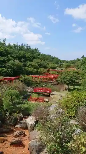 高山稲荷神社の庭園