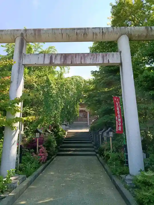 釈迦内神明社の{uncategorized: "未分類", other: "その他", undefined: "問題あり", building: "その他建物", grave: "お墓", sacred_gate: "鳥居", guardian: "狛犬", statue: "像", buddha: "仏像", history: "歴史", nature: "自然", garden: "庭園", animal: "動物", pagoda: "塔", temizu: "手水舎", mountain_gate: "山門・神門", sanctuary: "本殿・本堂", subordinate: "末社・摂社", art: "芸術", scenery: "景色", jizo: "地蔵", ema: "絵馬", goshuin: "御朱印", omikuji: "おみくじ", items: "授与品その他", amulet: "お守り", goshuincho: "御朱印帳", eats: "食事", festival: "お祭り", votive_dance: "神楽", shichigosan: "七五三参", wedding: "結婚式", experience: "体験その他", initially: "初詣", around: "周辺", anti_infection: "感染症対策"}