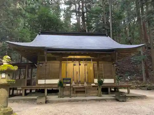 室生龍穴神社の本殿