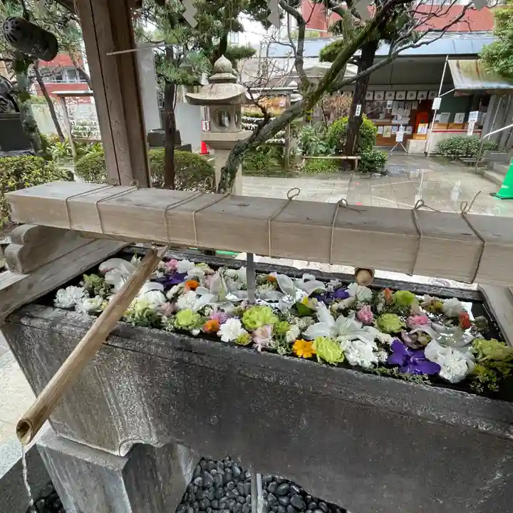 鳩森八幡神社の手水舎