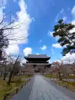 南禅寺の{uncategorized: "未分類", other: "その他", undefined: "問題あり", building: "その他建物", grave: "お墓", sacred_gate: "鳥居", guardian: "狛犬", statue: "像", buddha: "仏像", history: "歴史", nature: "自然", garden: "庭園", animal: "動物", pagoda: "塔", temizu: "手水舎", mountain_gate: "山門・神門", sanctuary: "本殿・本堂", subordinate: "末社・摂社", art: "芸術", scenery: "景色", jizo: "地蔵", ema: "絵馬", goshuin: "御朱印", omikuji: "おみくじ", items: "授与品その他", amulet: "お守り", goshuincho: "御朱印帳", eats: "食事", festival: "お祭り", votive_dance: "神楽", shichigosan: "七五三参", wedding: "結婚式", experience: "体験その他", initially: "初詣", around: "周辺", anti_infection: "感染症対策"}