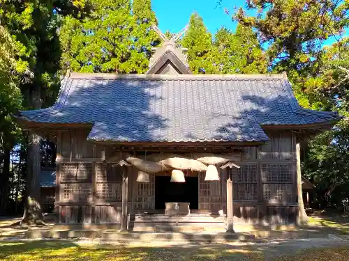 六所神社の本殿