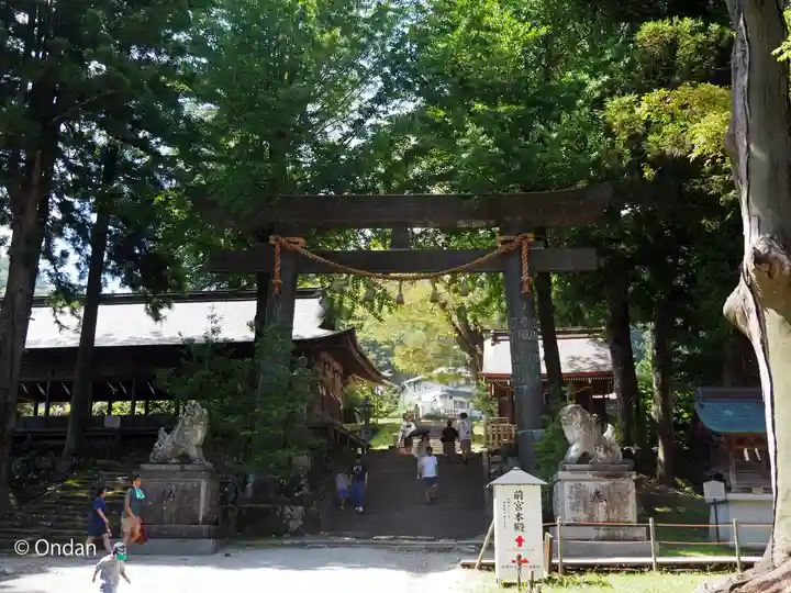 諏訪大社上社前宮(長野県)