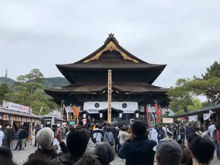 善光寺の本殿・本堂