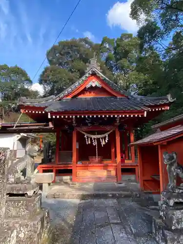 萩尾稲荷神社の本殿