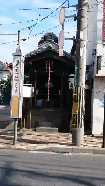 市神社の本殿