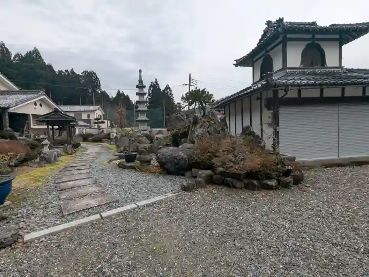仏縁寺の{uncategorized: "未分類", other: "その他", undefined: "問題あり", building: "その他建物", grave: "お墓", sacred_gate: "鳥居", guardian: "狛犬", statue: "像", buddha: "仏像", history: "歴史", nature: "自然", garden: "庭園", animal: "動物", pagoda: "塔", temizu: "手水舎", mountain_gate: "山門・神門", sanctuary: "本殿・本堂", subordinate: "末社・摂社", art: "芸術", scenery: "景色", jizo: "地蔵", ema: "絵馬", goshuin: "御朱印", omikuji: "おみくじ", items: "授与品その他", amulet: "お守り", goshuincho: "御朱印帳", eats: "食事", festival: "お祭り", votive_dance: "神楽", shichigosan: "七五三参", wedding: "結婚式", experience: "体験その他", initially: "初詣", around: "周辺", anti_infection: "感染症対策"}