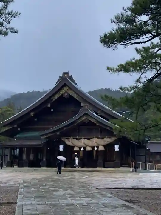 出雲大社の{uncategorized: "未分類", other: "その他", undefined: "問題あり", building: "その他建物", grave: "お墓", sacred_gate: "鳥居", guardian: "狛犬", statue: "像", buddha: "仏像", history: "歴史", nature: "自然", garden: "庭園", animal: "動物", pagoda: "塔", temizu: "手水舎", mountain_gate: "山門・神門", sanctuary: "本殿・本堂", subordinate: "末社・摂社", art: "芸術", scenery: "景色", jizo: "地蔵", ema: "絵馬", goshuin: "御朱印", omikuji: "おみくじ", items: "授与品その他", amulet: "お守り", goshuincho: "御朱印帳", eats: "食事", festival: "お祭り", votive_dance: "神楽", shichigosan: "七五三参", wedding: "結婚式", experience: "体験その他", initially: "初詣", around: "周辺", anti_infection: "感染症対策"}