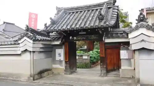 大蓮寺の山門