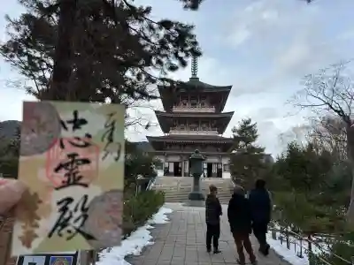 善光寺忠霊殿　善光寺資料館の{uncategorized: "未分類", other: "その他", undefined: "問題あり", building: "その他建物", grave: "お墓", sacred_gate: "鳥居", guardian: "狛犬", statue: "像", buddha: "仏像", history: "歴史", nature: "自然", garden: "庭園", animal: "動物", pagoda: "塔", temizu: "手水舎", mountain_gate: "山門・神門", sanctuary: "本殿・本堂", subordinate: "末社・摂社", art: "芸術", scenery: "景色", jizo: "地蔵", ema: "絵馬", goshuin: "御朱印", omikuji: "おみくじ", items: "授与品その他", amulet: "お守り", goshuincho: "御朱印帳", eats: "食事", festival: "お祭り", votive_dance: "神楽", shichigosan: "七五三参", wedding: "結婚式", experience: "体験その他", initially: "初詣", around: "周辺", anti_infection: "感染症対策"}