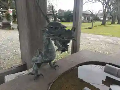 守りの神　藤基神社の手水舎