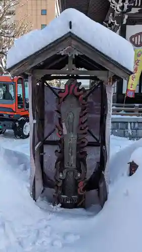 成田山札幌別院新栄寺の像