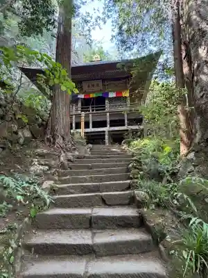 秩父札所三十二番　法性寺の{uncategorized: "未分類", other: "その他", undefined: "問題あり", building: "その他建物", grave: "お墓", sacred_gate: "鳥居", guardian: "狛犬", statue: "像", buddha: "仏像", history: "歴史", nature: "自然", garden: "庭園", animal: "動物", pagoda: "塔", temizu: "手水舎", mountain_gate: "山門・神門", sanctuary: "本殿・本堂", subordinate: "末社・摂社", art: "芸術", scenery: "景色", jizo: "地蔵", ema: "絵馬", goshuin: "御朱印", omikuji: "おみくじ", items: "授与品その他", amulet: "お守り", goshuincho: "御朱印帳", eats: "食事", festival: "お祭り", votive_dance: "神楽", shichigosan: "七五三参", wedding: "結婚式", experience: "体験その他", initially: "初詣", around: "周辺", anti_infection: "感染症対策"}