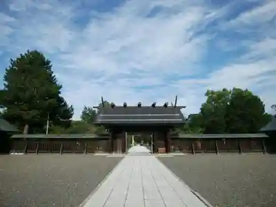 札幌護國神社の山門・神門