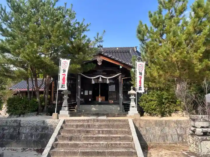 周防國総社宮 佐波神社の{uncategorized: "未分類", other: "その他", undefined: "問題あり", building: "その他建物", grave: "お墓", sacred_gate: "鳥居", guardian: "狛犬", statue: "像", buddha: "仏像", history: "歴史", nature: "自然", garden: "庭園", animal: "動物", pagoda: "塔", temizu: "手水舎", mountain_gate: "山門・神門", sanctuary: "本殿・本堂", subordinate: "末社・摂社", art: "芸術", scenery: "景色", jizo: "地蔵", ema: "絵馬", goshuin: "御朱印", omikuji: "おみくじ", items: "授与品その他", amulet: "お守り", goshuincho: "御朱印帳", eats: "食事", festival: "お祭り", votive_dance: "神楽", shichigosan: "七五三参", wedding: "結婚式", experience: "体験その他", initially: "初詣", around: "周辺", anti_infection: "感染症対策"}