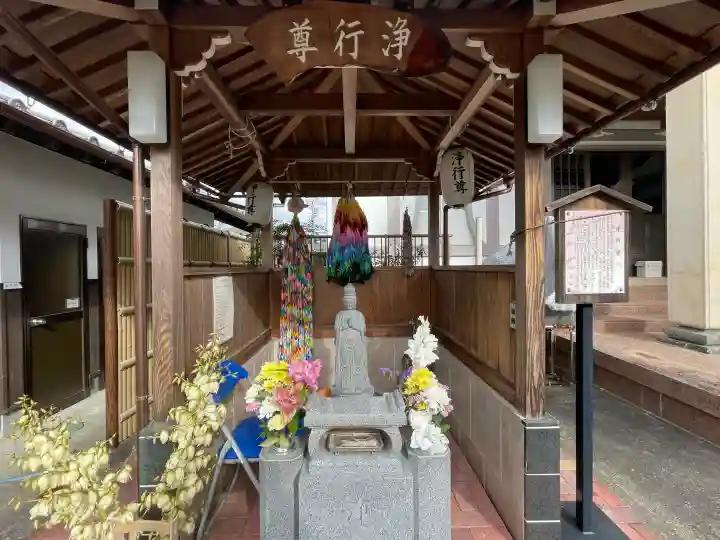 宗長寺の{uncategorized: "未分類", other: "その他", undefined: "問題あり", building: "その他建物", grave: "お墓", sacred_gate: "鳥居", guardian: "狛犬", statue: "像", buddha: "仏像", history: "歴史", nature: "自然", garden: "庭園", animal: "動物", pagoda: "塔", temizu: "手水舎", mountain_gate: "山門・神門", sanctuary: "本殿・本堂", subordinate: "末社・摂社", art: "芸術", scenery: "景色", jizo: "地蔵", ema: "絵馬", goshuin: "御朱印", omikuji: "おみくじ", items: "授与品その他", amulet: "お守り", goshuincho: "御朱印帳", eats: "食事", festival: "お祭り", votive_dance: "神楽", shichigosan: "七五三参", wedding: "結婚式", experience: "体験その他", initially: "初詣", around: "周辺", anti_infection: "感染症対策"}
